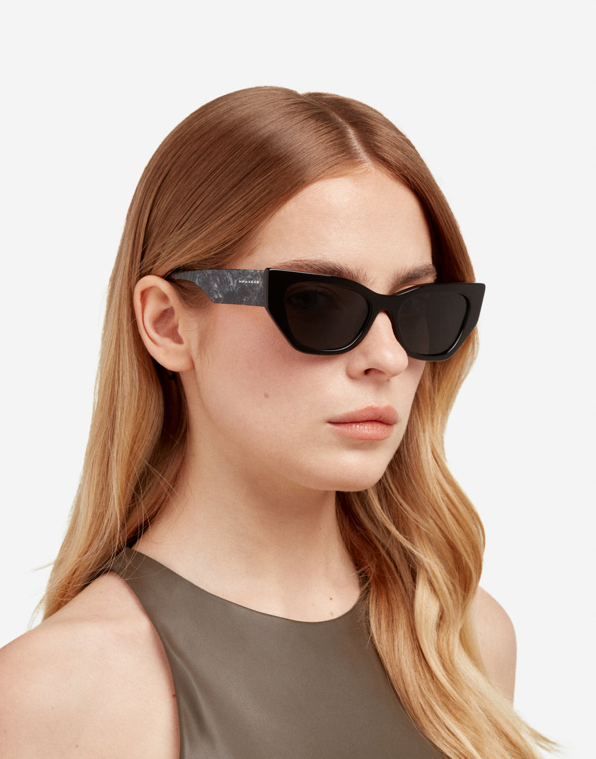 Manhattan - Polarized Granite Dark