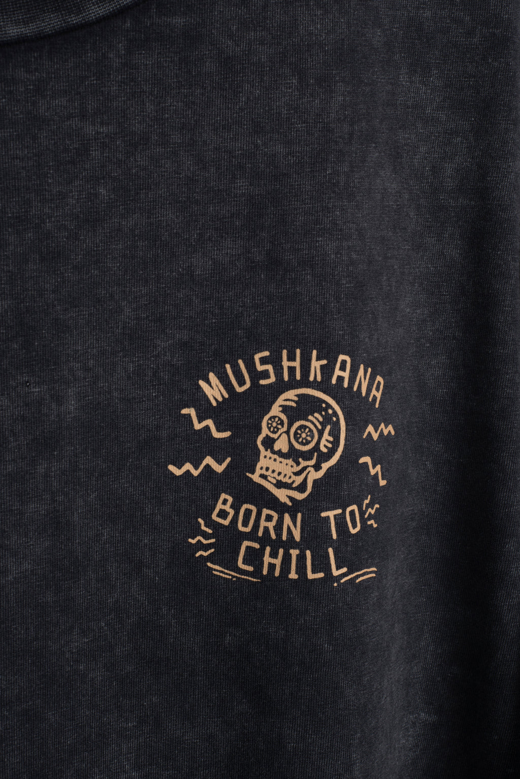 Remera Born2Chill Negra Lavada Oversized ss