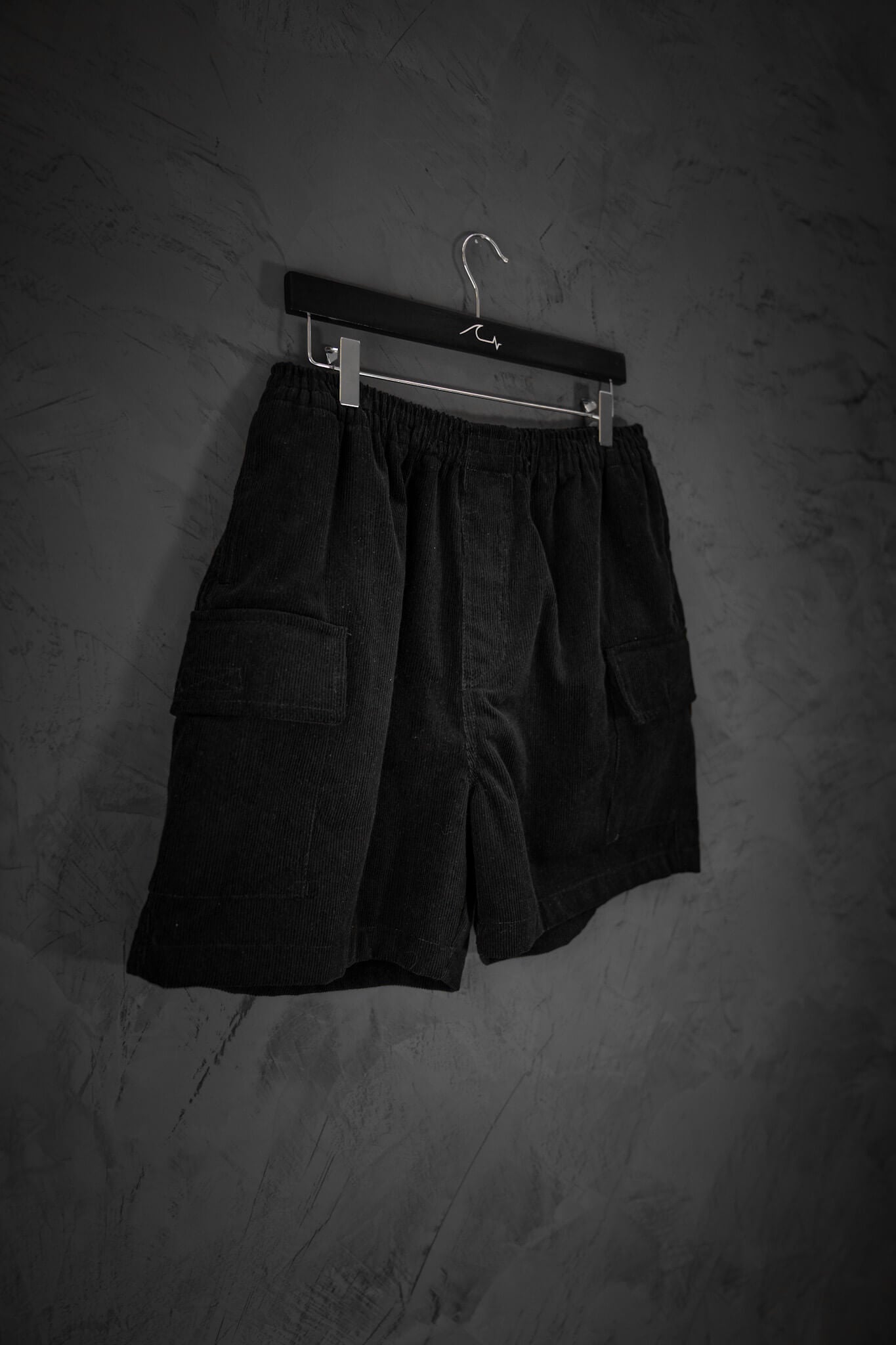 Bermuda Corderoy Negra ss