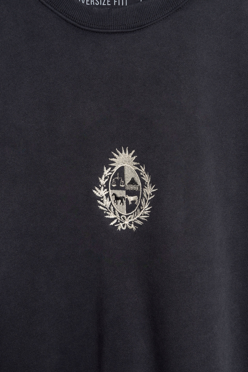 Crew Black Washed Escudo Uruguay