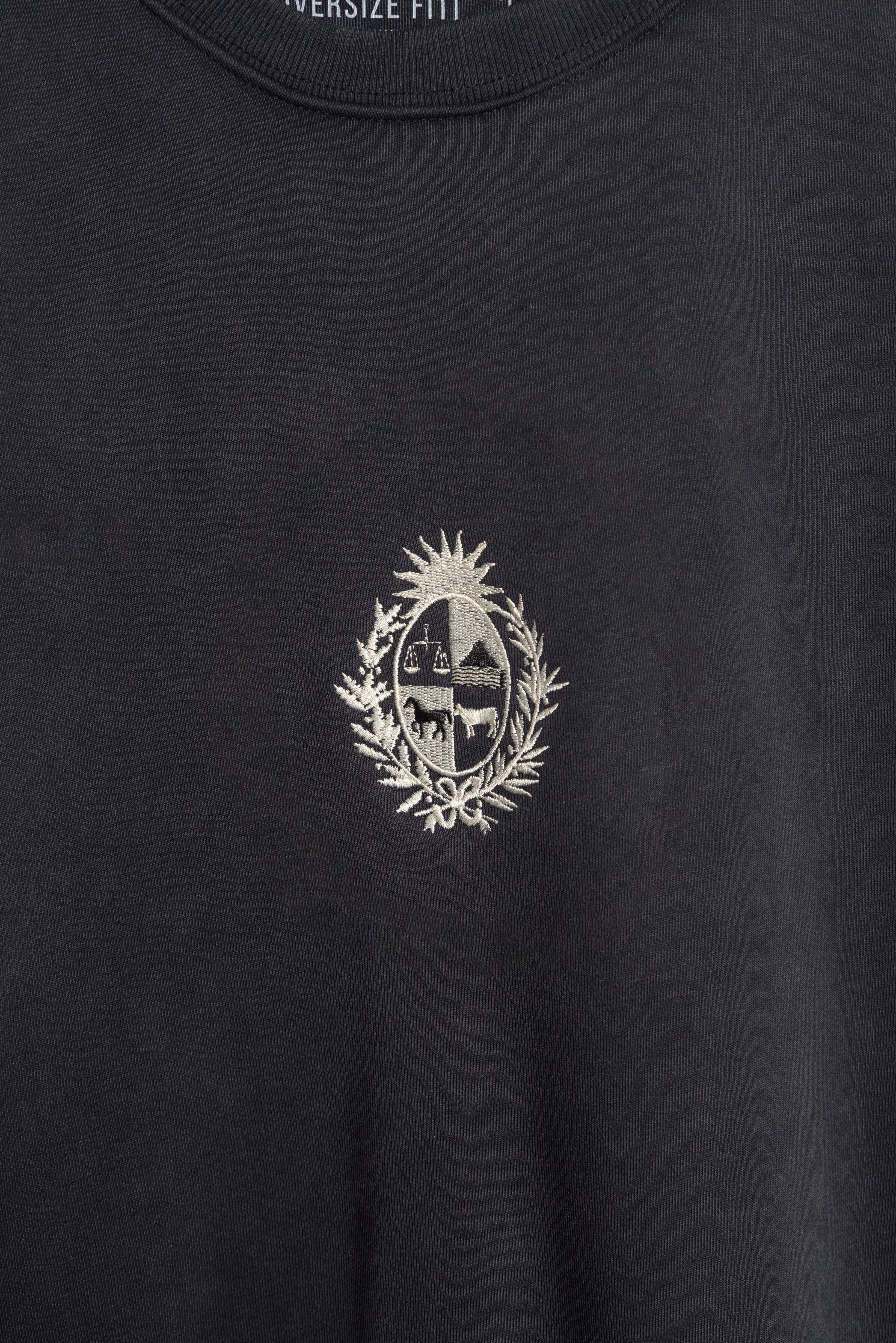 Crew Black Washed Escudo Uruguay