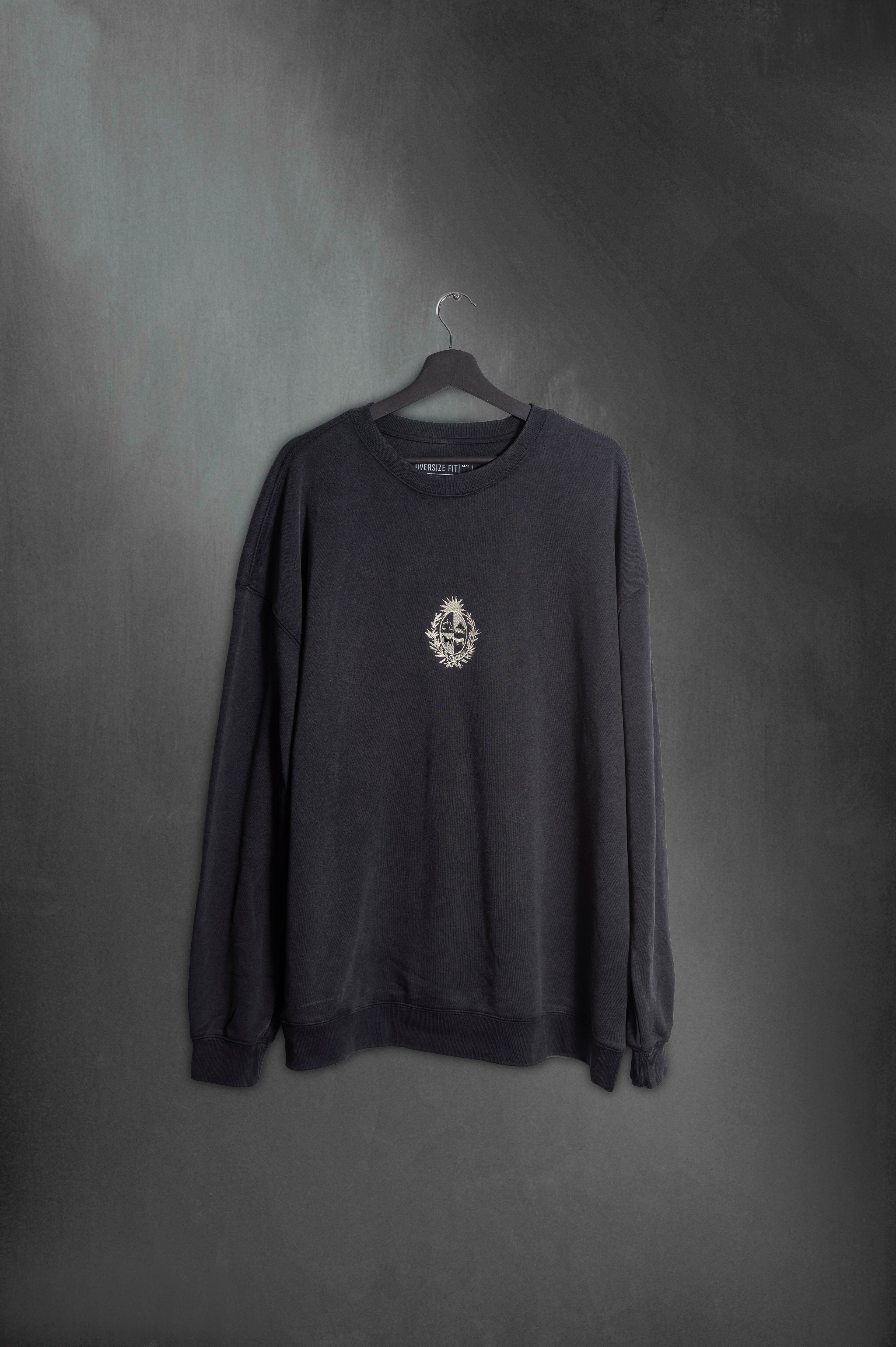 Crew Black Washed Escudo Uruguay