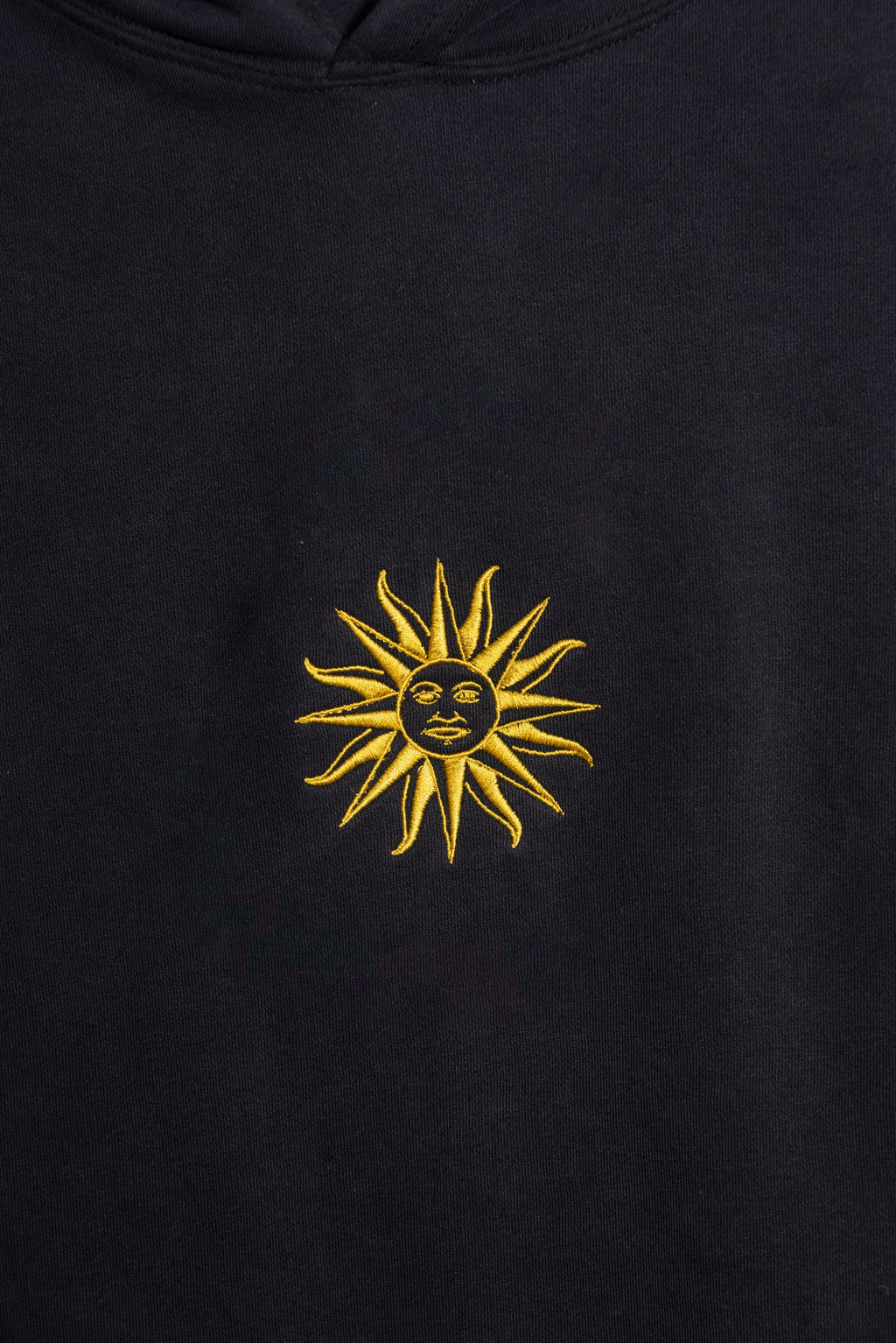 Hoodie Negro lavado Sol Uy