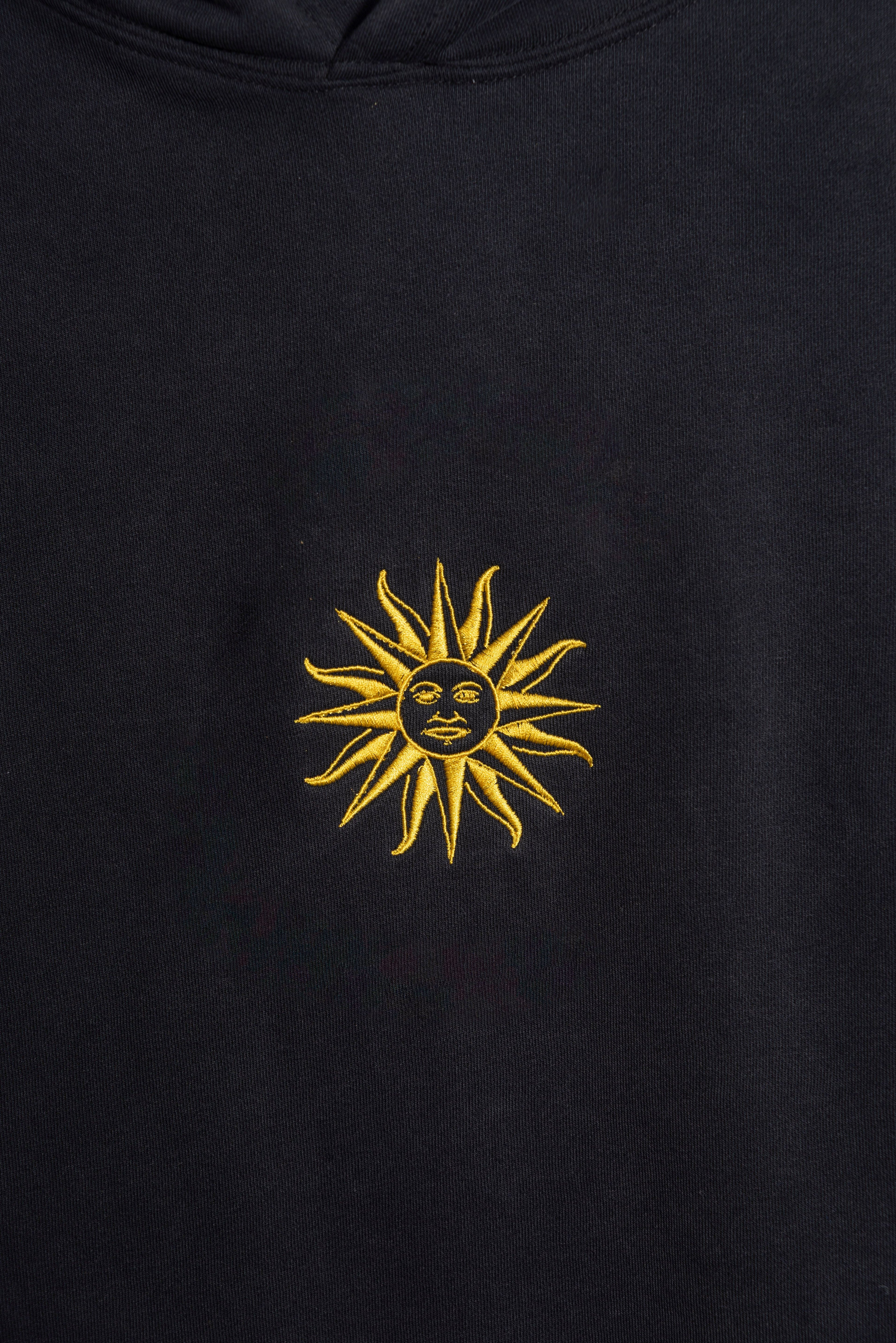 Hoodie Negro lavado Sol Uy