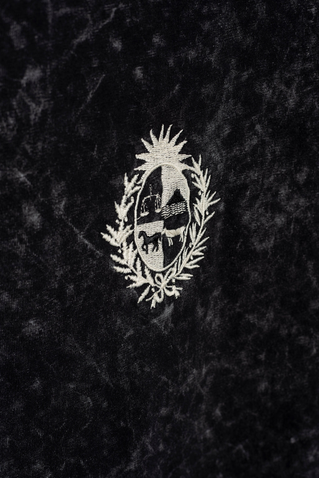 Remera Overbox Black Escudo Uy