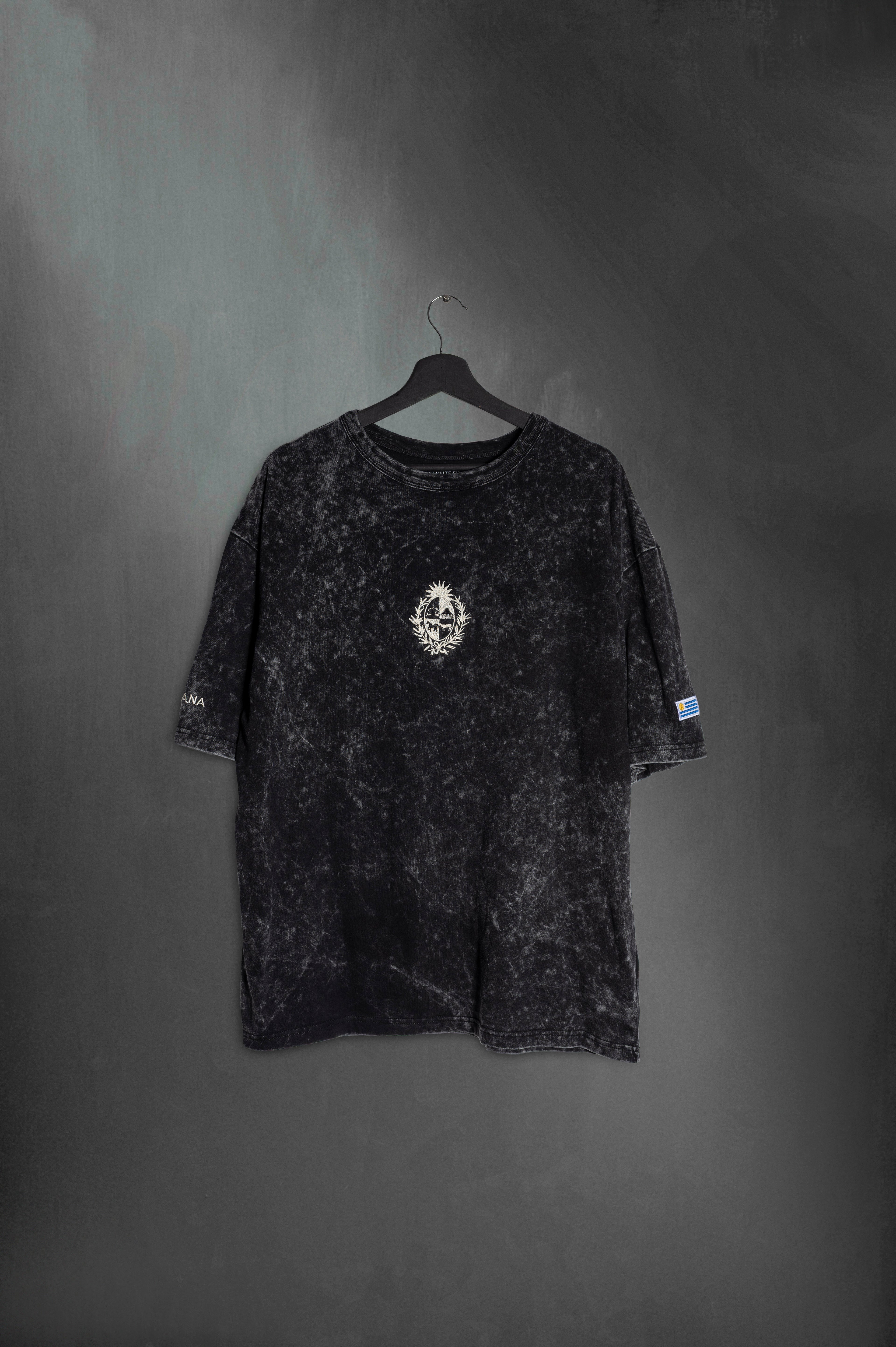Remera Overbox Black Escudo Uy