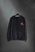 Hoodie negro washed oversize con M bordada estilo old school