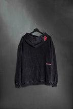 Hoodie Negro Washed M & Chili con corazón bordado en la capucha