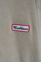 Detalle del bordado trébol en manga del hoodie khaki washed Lucky Mood