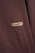 Modelo con hoodie oversize Rocky Road Healing de Mushkana