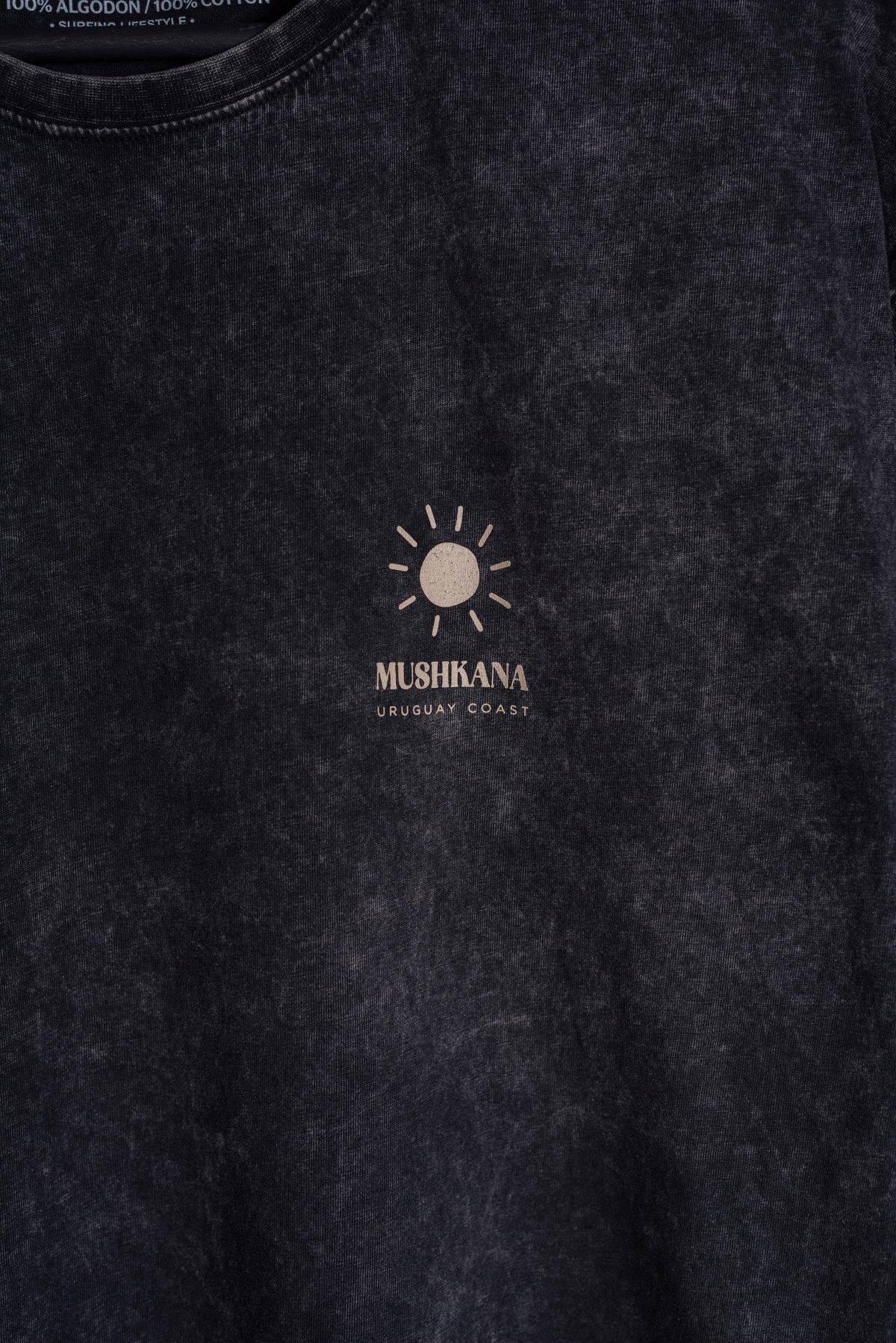 Remera Negra Washed Classic Do Not Disturb