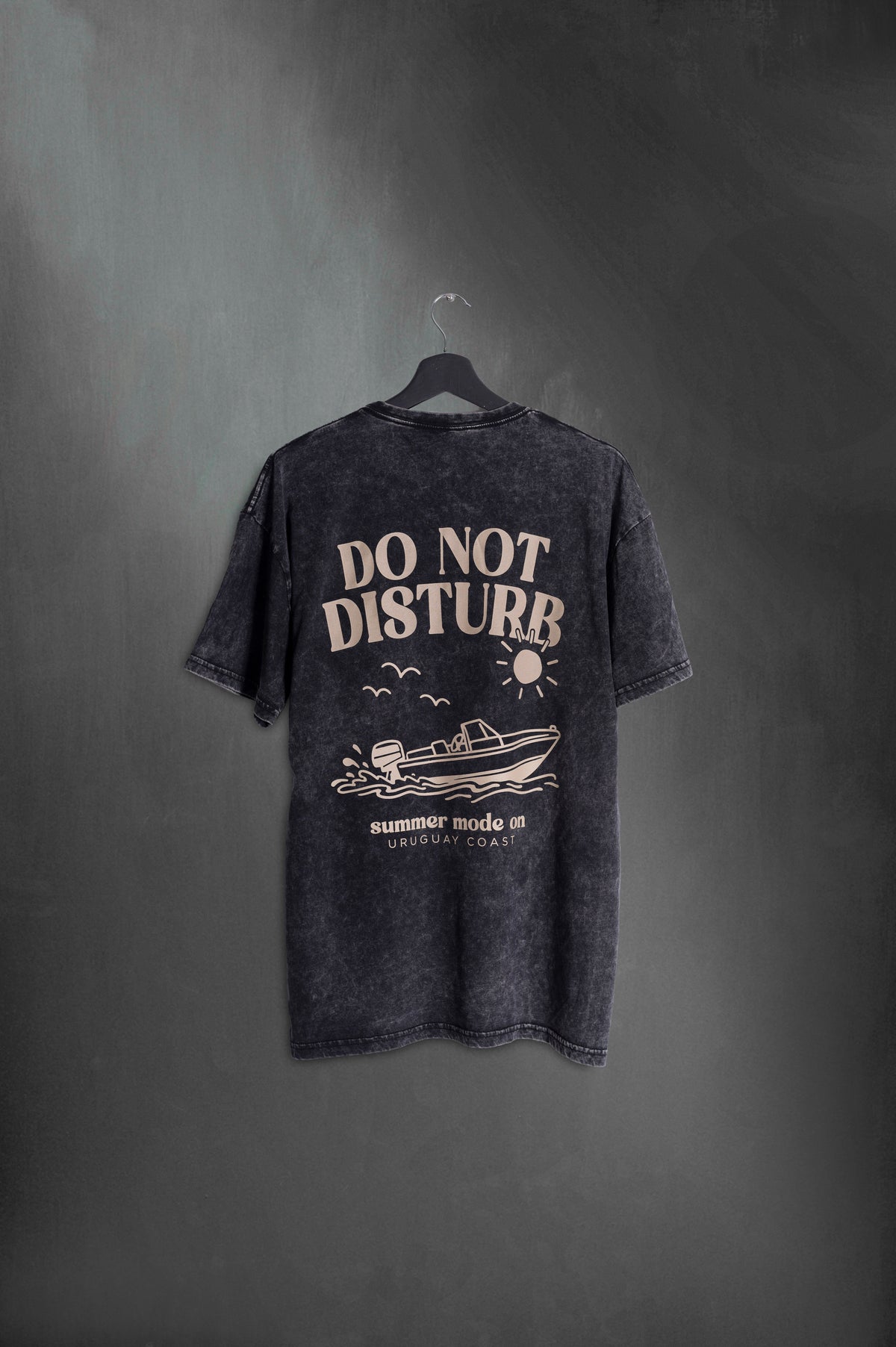 Remera Negra Washed Classic Do Not Disturb
