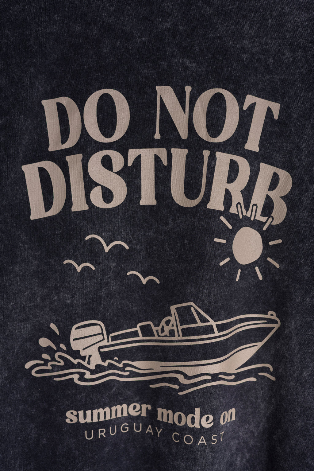 Remera Negra Washed Classic Do Not Disturb