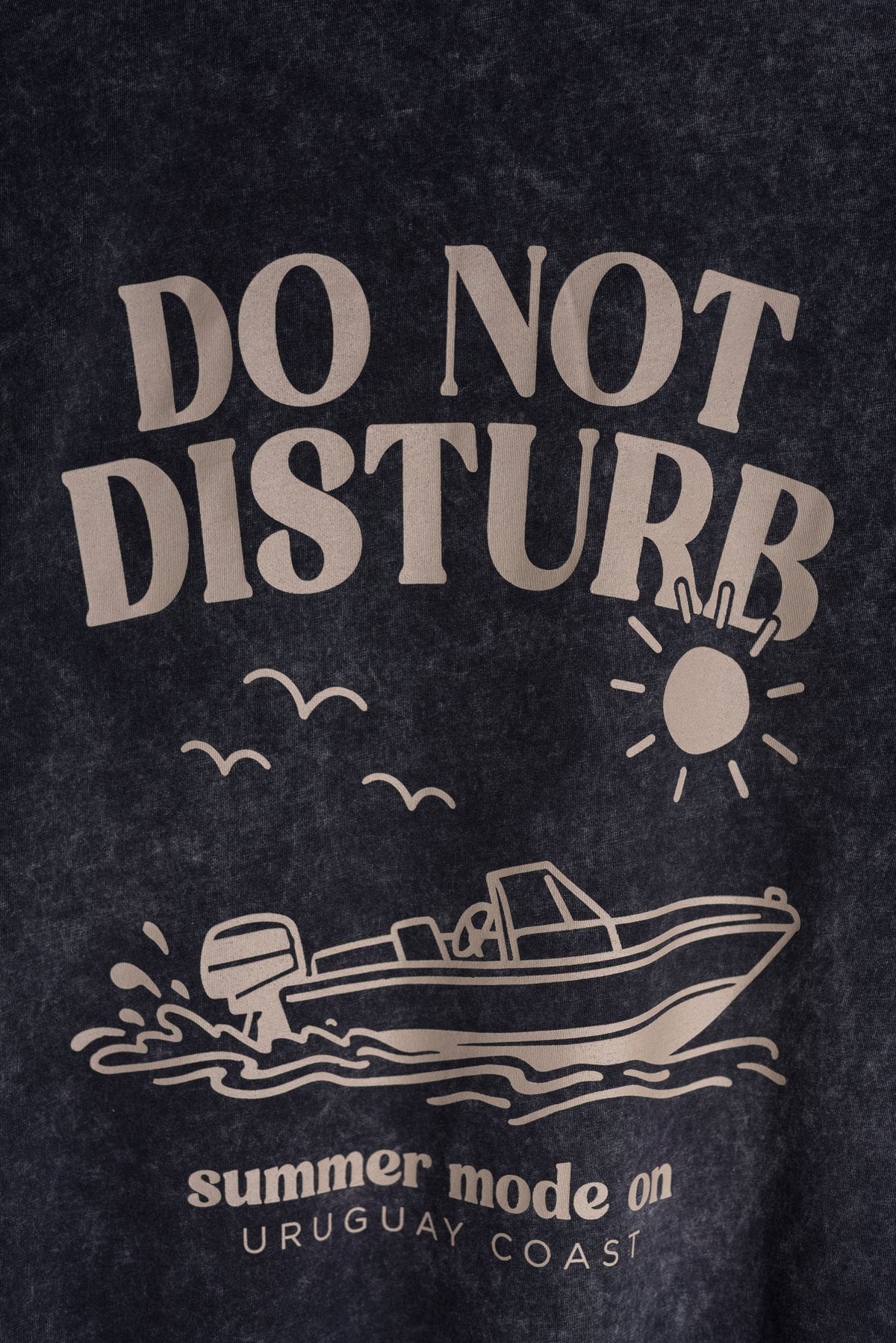 Remera Negra Washed Classic Do Not Disturb