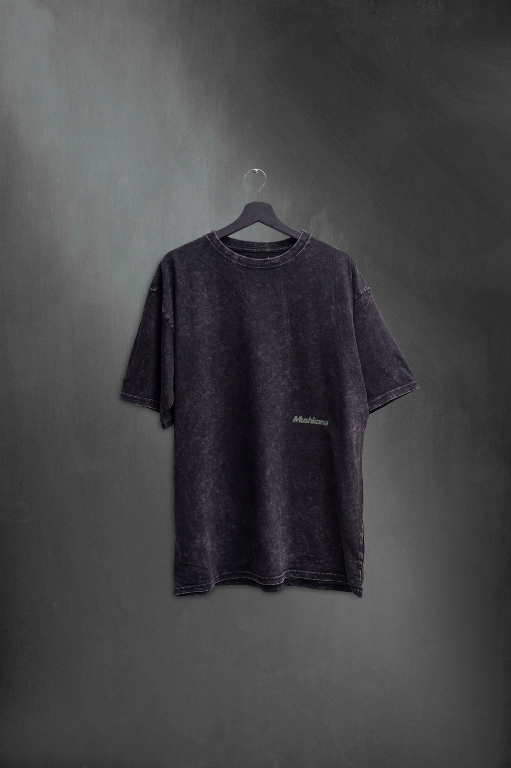 Remera Oversized Mushkana Military Negra Washed