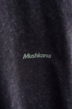 Remera Oversized Mushkana Military Negra Washed