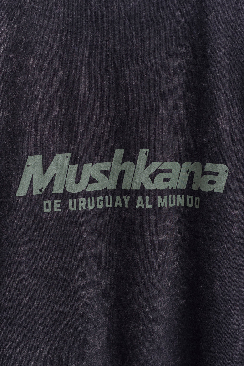 Remera Oversized Mushkana Military Negra Washed