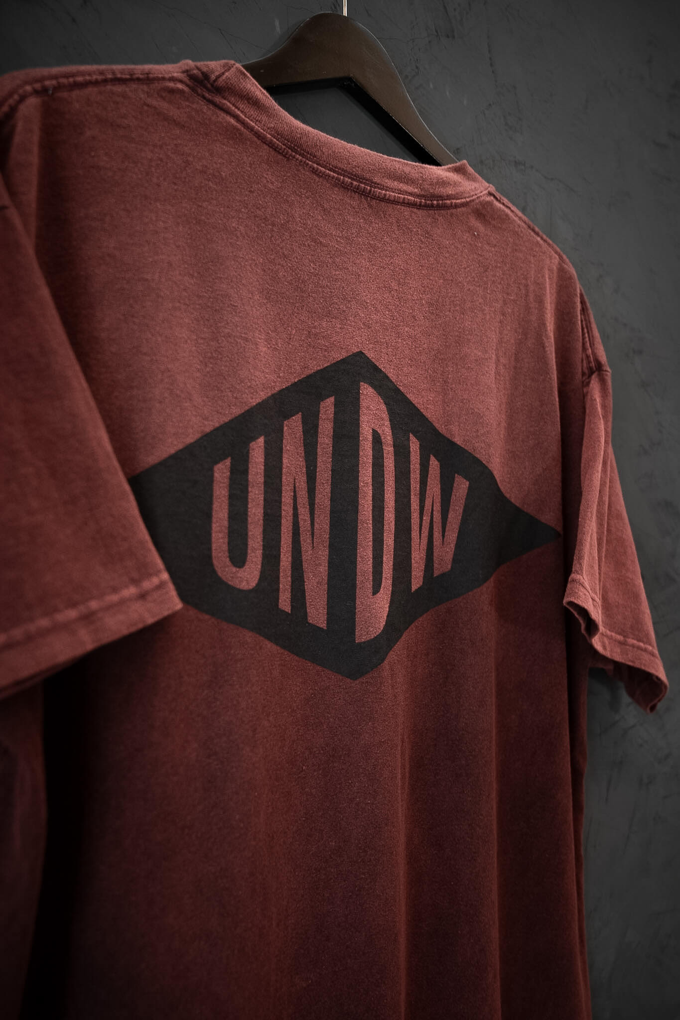 Remera Shape Red Washed